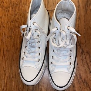 Woman’s high top sneaker